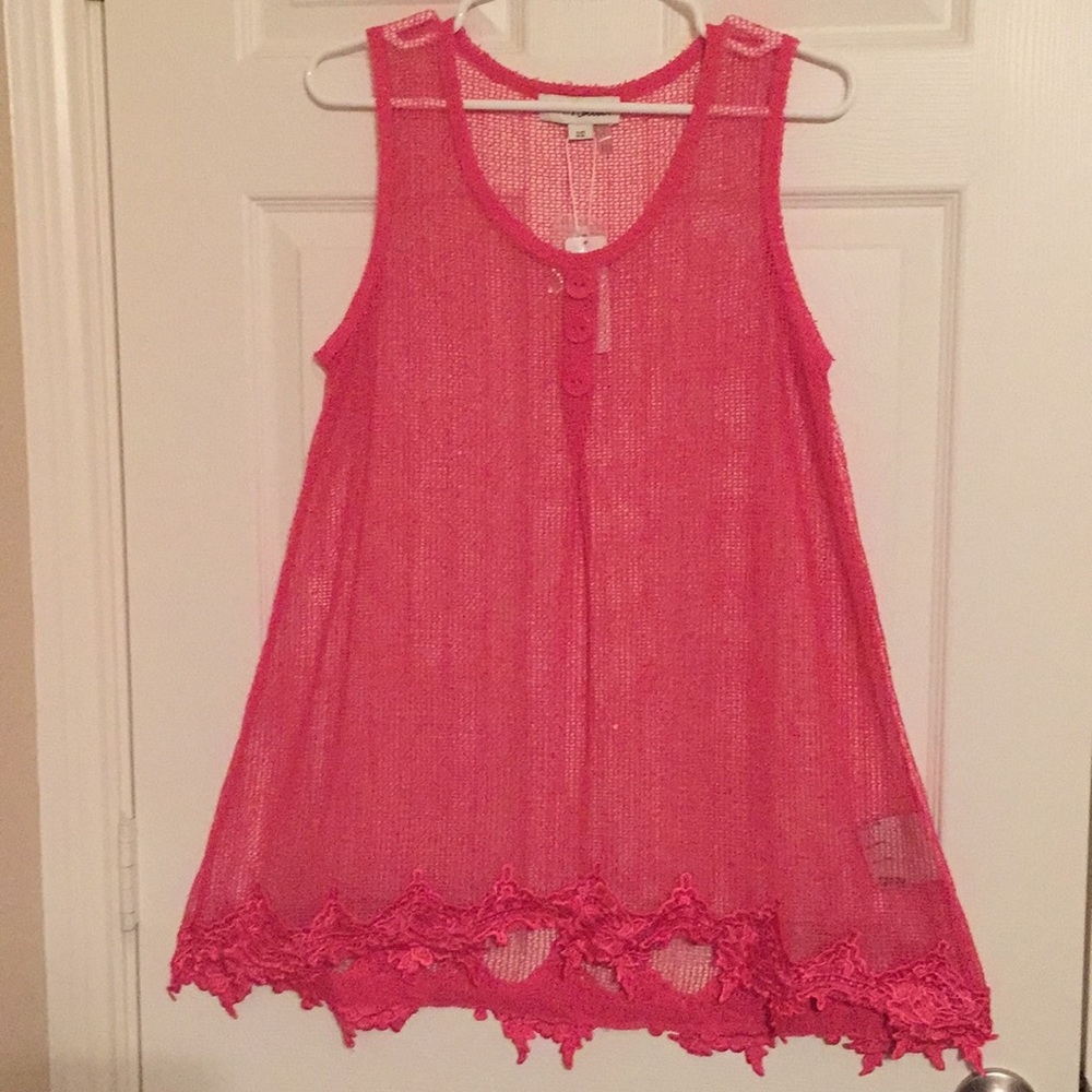 Mesh tank top with appliqué hem
